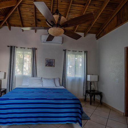 Seaside Inn Roatan 西湾 外观 照片